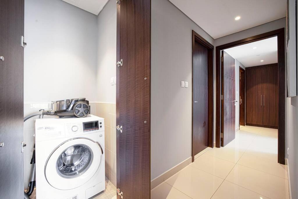Apartamento Magnificent Brand New Lux 3Br Burj & Fountain View Dubái Exterior foto