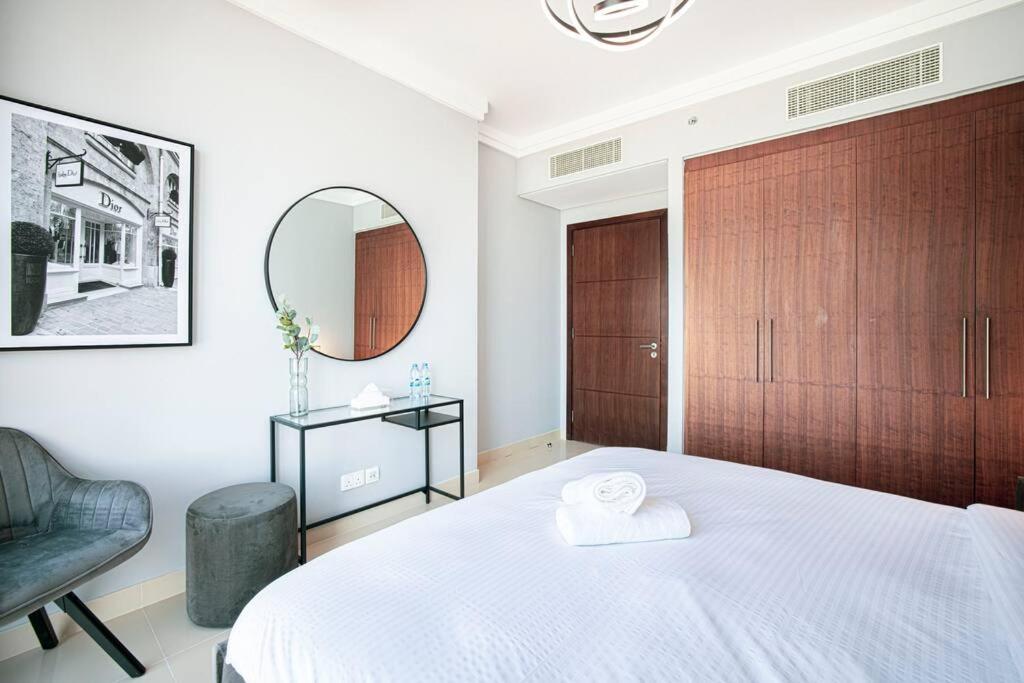 Apartamento Magnificent Brand New Lux 3Br Burj & Fountain View Dubái Exterior foto