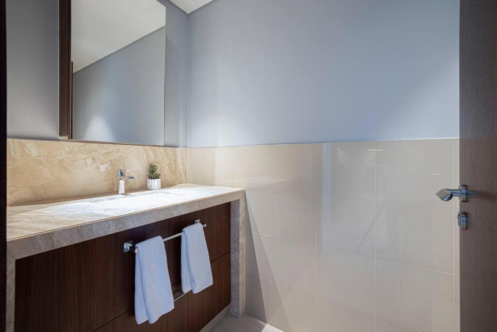 Apartamento Magnificent Brand New Lux 3Br Burj & Fountain View Dubái Exterior foto
